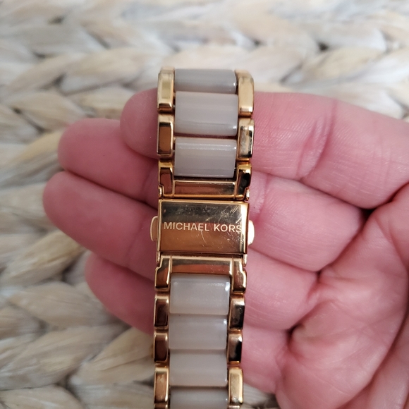 Michael Kors Watch - Picture 2 of 2